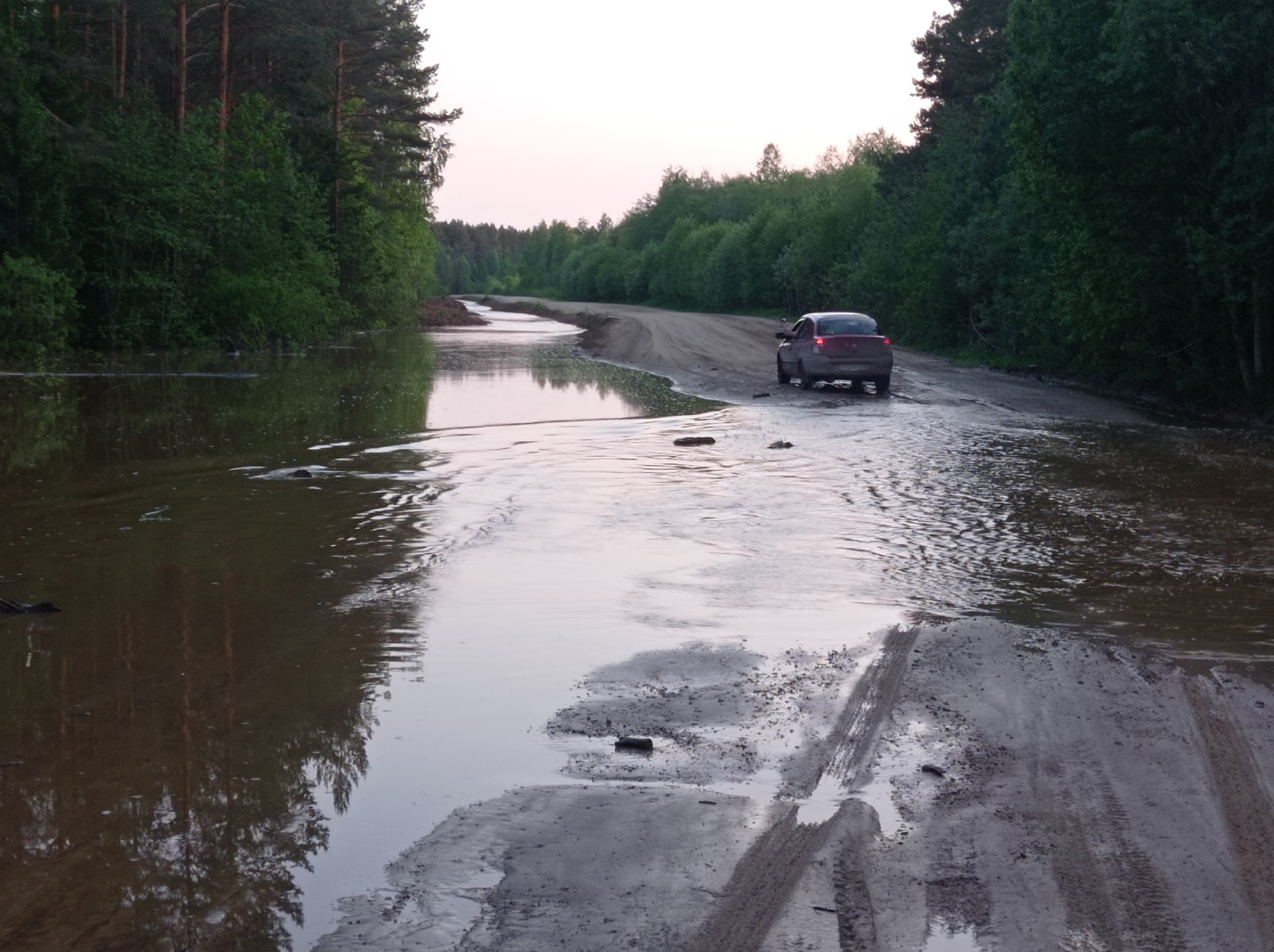 Портал в другое измерение» появился на дороге Кичменгский Городок – Нижний  Енангск